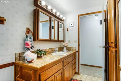 184 E Hatton Ave, Eugene, OR 97404 - Photo 14