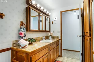184 E Hatton Ave, Eugene, OR 97404 - Photo 14