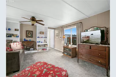 955 NE Mill St, Waldport, OR 97394 - Photo 12