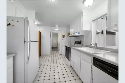 955 NE Mill St, Waldport, OR 97394 - Photo 14