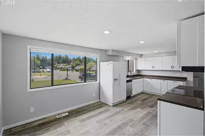 471 Camellia Ct, Reedsport, OR 97467 - Photo 10