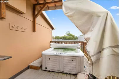 337 16th Ave, Seaside, OR 97138 - Photo 4