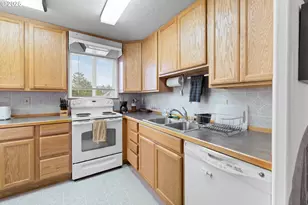 337 16th Ave, Seaside, OR 97138 - Photo 10