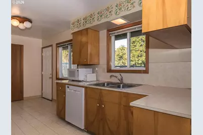 17005 SE Alder St, Portland, OR 97233 - Photo 10