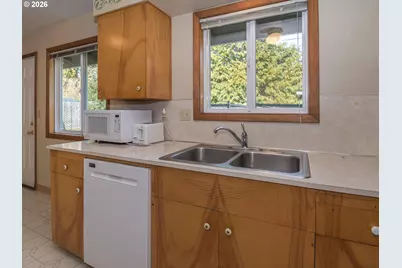 17005 SE Alder St, Portland, OR 97233 - Photo 12