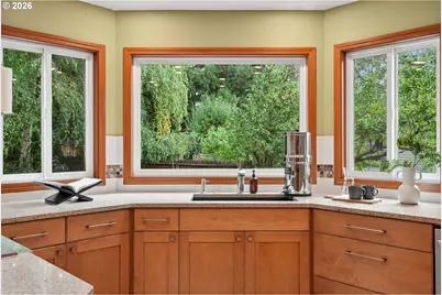 12504 Shelby Ct, Lake Oswego, OR 97035 - Photo 10