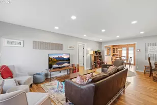 208 N College St, Newberg, OR 97132 - Photo 4