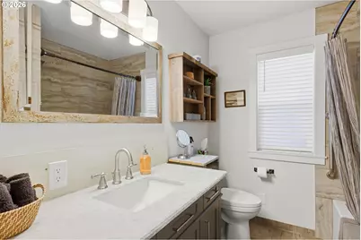 208 N College St, Newberg, OR 97132 - Photo 20