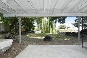 2405 NE Morgan St, Portland, OR 97211 - Photo 12
