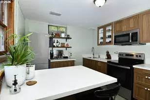 2405 NE Morgan St, Portland, OR 97211 - Photo 10