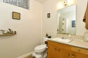 2405 NE Morgan St, Portland, OR 97211 - Photo 8