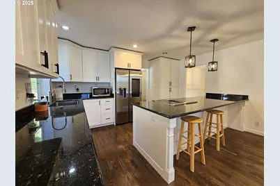 2750 SE Booth Ave, Roseburg, OR 97470 - Photo 8