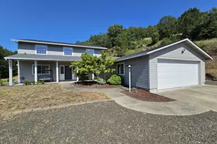 2750 SE Booth Ave, Roseburg, OR 97470 - Photo 2