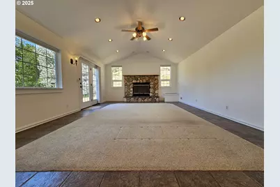 2750 SE Booth Ave, Roseburg, OR 97470 - Photo 6