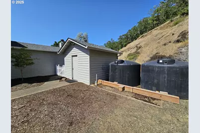 2750 SE Booth Ave, Roseburg, OR 97470 - Photo 36