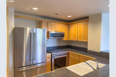 2327 NW Northrup St #8, Portland, OR 97210 - Photo 12