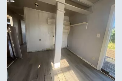 395 36th St, Springfield, OR 97478 - Photo 8
