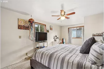 131 N 10th St, Cottage Grove, OR 97424 - Photo 16