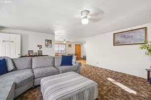 131 N 10th St, Cottage Grove, OR 97424 - Photo 6