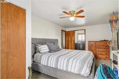 131 N 10th St, Cottage Grove, OR 97424 - Photo 18