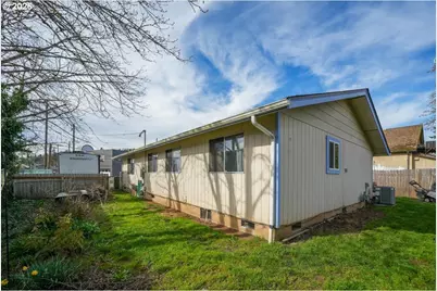 131 N 10th St, Cottage Grove, OR 97424 - Photo 28