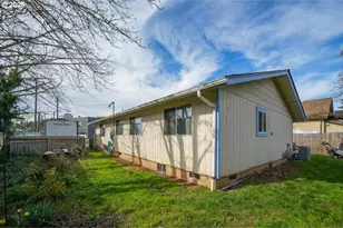 131 N 10th St, Cottage Grove, OR 97424 - Photo 28