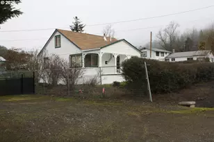 882 NE Rifle Range St, Roseburg, OR 97470 - Photo 16