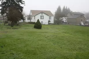 882 NE Rifle Range St, Roseburg, OR 97470 - Photo 14