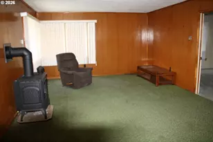882 NE Rifle Range St, Roseburg, OR 97470 - Photo 4