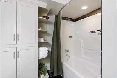 7325 SE Barbara Welch Rd, Portland, OR 97236 - Photo 24