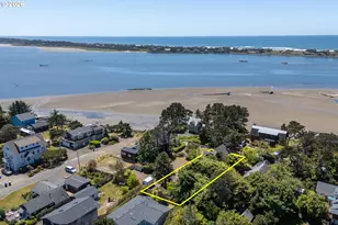6636 SW Ebb Ave, Lincoln City, OR 97367 - Photo 36