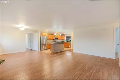 2049 SE Gerhard Dr, Hillsboro, OR 97123 - Photo 14