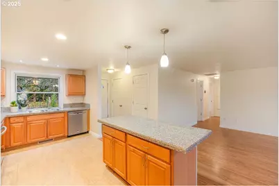 2049 SE Gerhard Dr, Hillsboro, OR 97123 - Photo 10