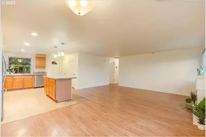 2049 SE Gerhard Dr, Hillsboro, OR 97123 - Photo 12