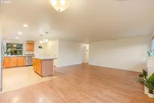 2049 SE Gerhard Dr, Hillsboro, OR 97123 - Photo 12