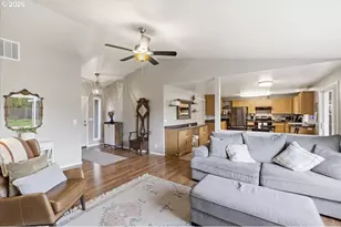 2963 S 7th Pl, Lebanon, OR 97355 - Photo 10