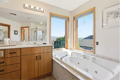 915 E 18th St, The Dalles, OR 97058 - Photo 36