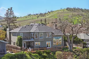 915 E 18th St, The Dalles, OR 97058 - Photo 1