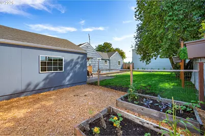 1070 Bethel Dr, Eugene, OR 97402 - Photo 36