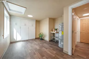 1070 Bethel Dr, Eugene, OR 97402 - Photo 24
