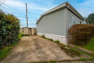 1413 Hawthorne Ave, Reedsport, OR 97467 - Photo 10