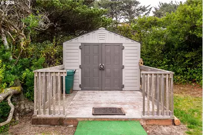 4567 Foulweather St, Florence, OR 97439 - Photo 28