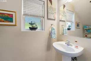 781 Kentucky Ave, Coos Bay, OR 97420 - Photo 36