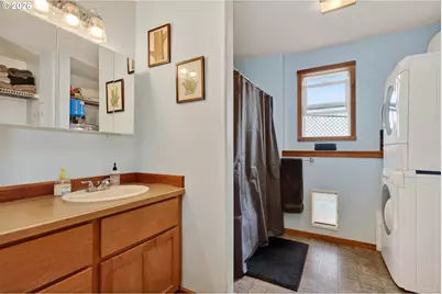 921 Eugene St, Hood River, OR 97031 - Photo 16