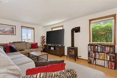 921 Eugene St, Hood River, OR 97031 - Photo 22