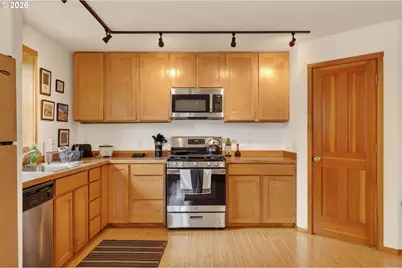 921 Eugene St, Hood River, OR 97031 - Photo 14