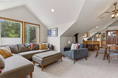 921 Eugene St, Hood River, OR 97031 - Photo 6