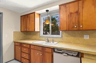 1161 W 24th Ave, Eugene, OR 97405 - Photo 10