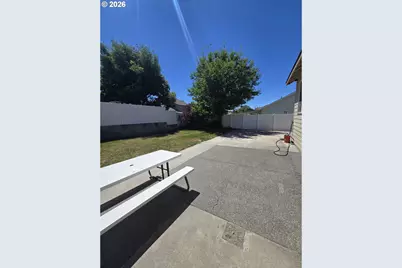 1166 E Main St, Hermiston, OR 97838 - Photo 10