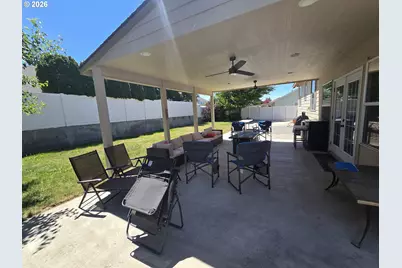 1166 E Main St, Hermiston, OR 97838 - Photo 20